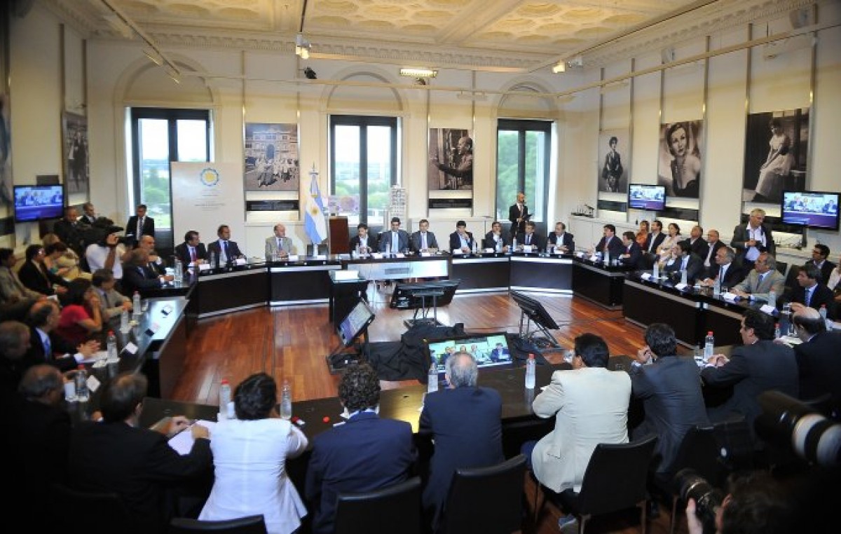 Las provincias acordaron tope de 25% de aumento a estatales