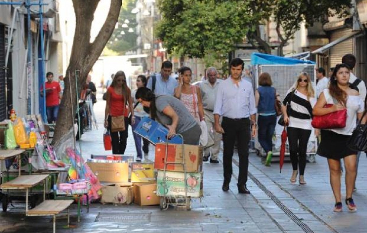 En Rosario, el paro municipal frenó 4 mil trámites y el centro fue una feria