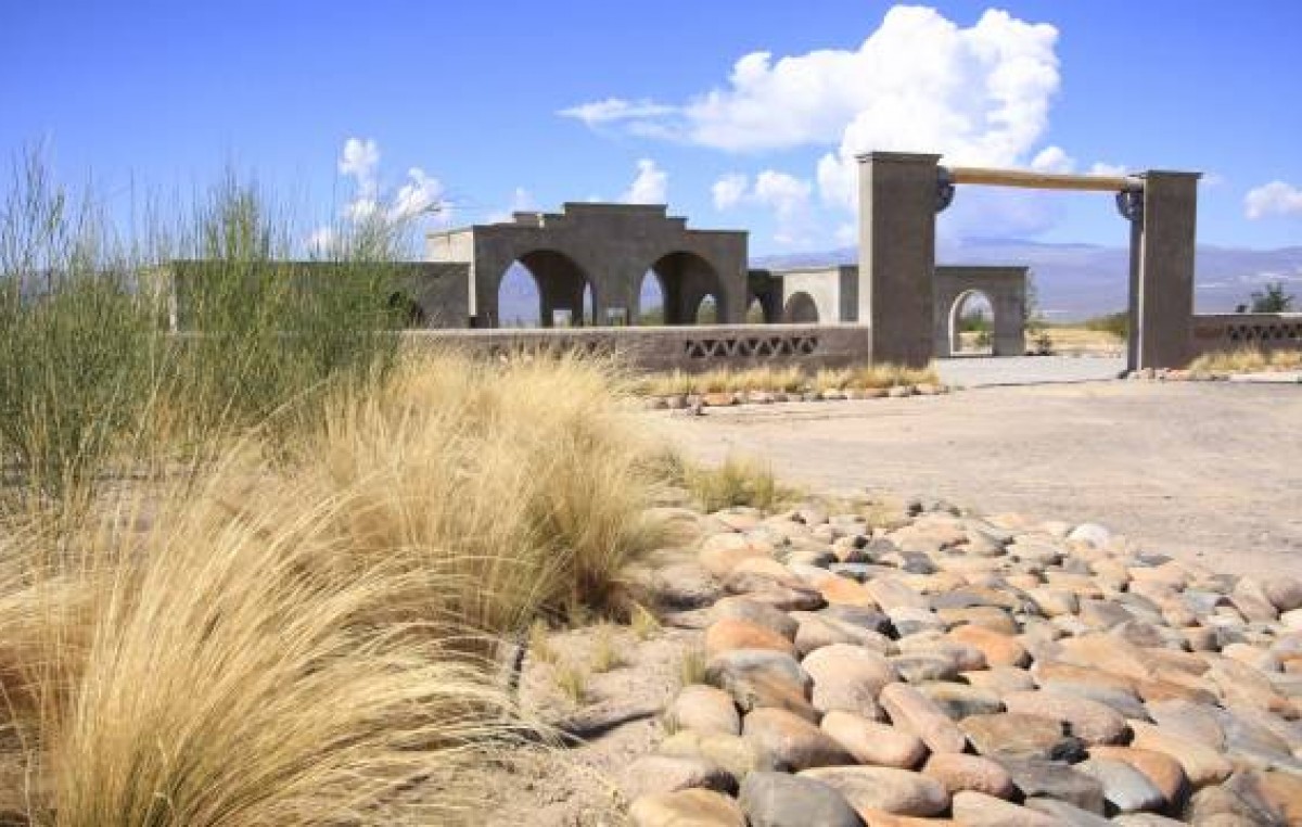 Un nuevo pueblo en Iglesia, sólo para turistas, casi listo