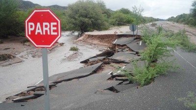 Sigue el drama en Valle Fértil: 400 evacuados, turistas varados y caminos cortados
