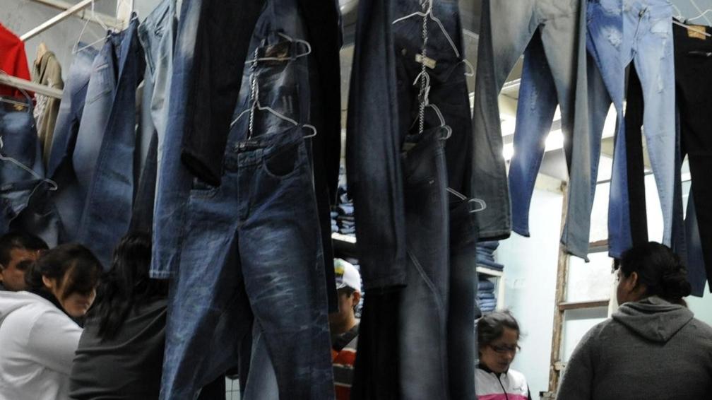 Se despenaliza a quien vende los productos “truchos”.