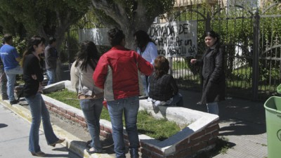 Trabajadores del municipio de Río Mayo llevan cuatro días de medidas de fuerza