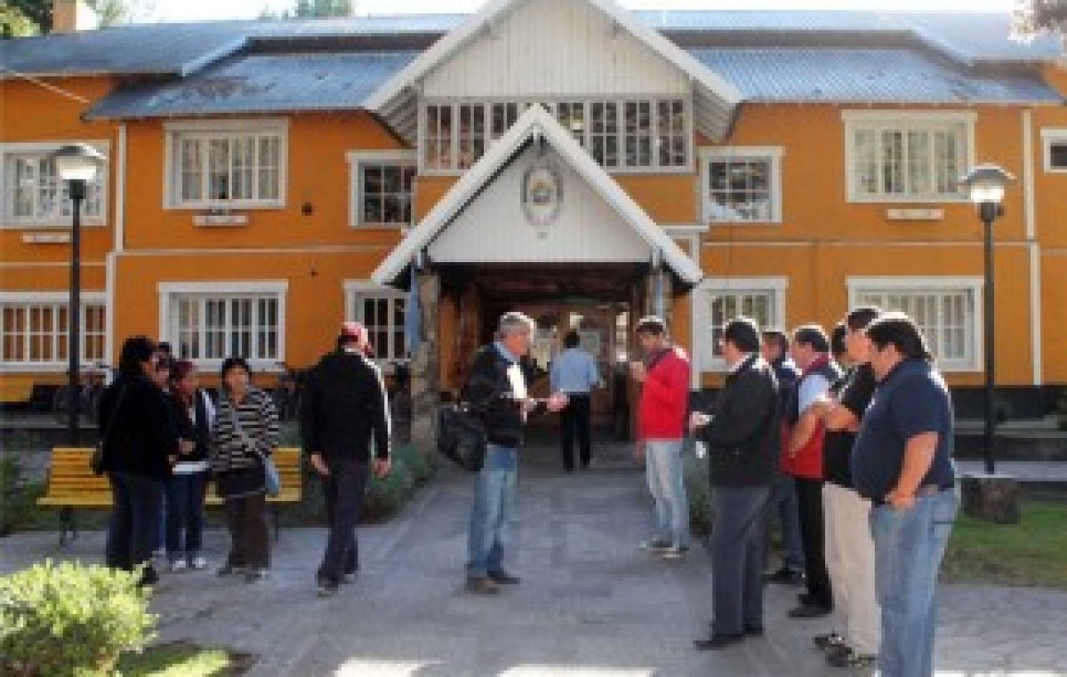 Junin de los Andes: Conflicto con municipales por el pago de la Fiesta del Puestero