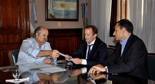 EL MINISTROS GRANADOS EN LA ÚLTIMA SEMANA, JUNTO AL INTENDENTE PABLO BRUERA Y AL DIPUTADO NACIONAL DEL FPV, MARTÍN INSAURRALDE