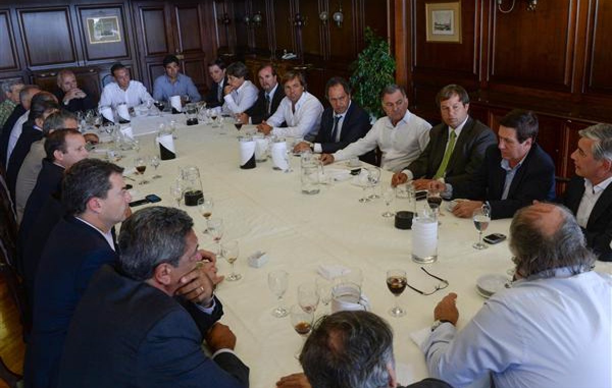 Intendentes del sur bonaerense piden apoyo de Scioli ante los embates de La Cámpora