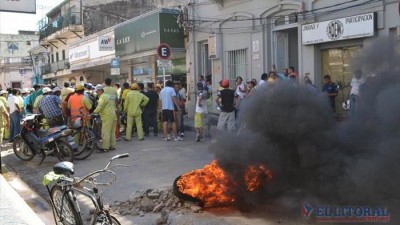 Municipales de Corrientes reclamaron una suba mayor al 30%