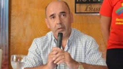 Conflicto municipal en Paclín: el intendente extendió a mayo el aumento