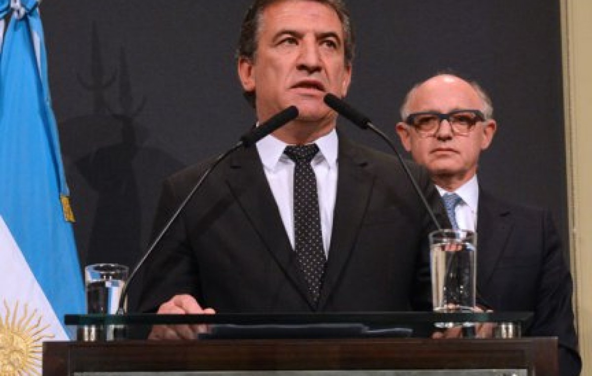Urribarri comunicó a intendentes su decisión de ser candidato a Presidente de la Nación