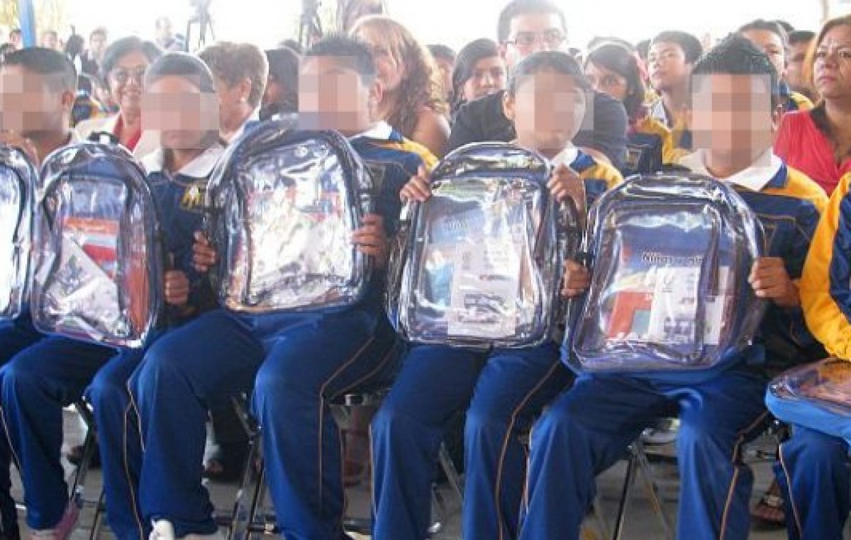 Misiones: Mochilas transparentes contra armas y drogas