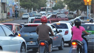 Hay más vehículos que habitantes en Paraná