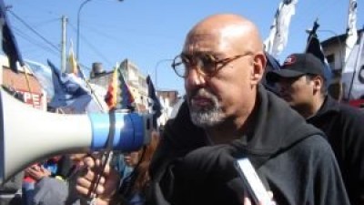 Denuncian al “Perro” Santillán como “instigador a cometer delito”