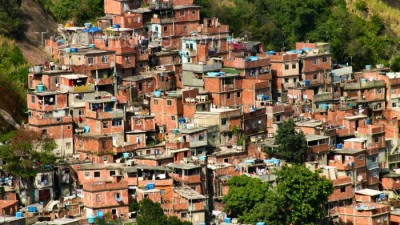 Jóvenes periodistas que viven y trabajan en villas porteñas visitaron las favelas de Río