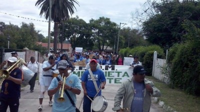 Conflicto en La Mendieta: municipales movilizaron y realizaron un escrache al Intendente