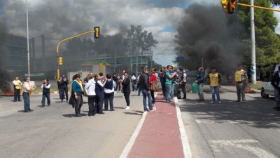 Empleados de Tránsito hacen piquete en Santa Rosa
