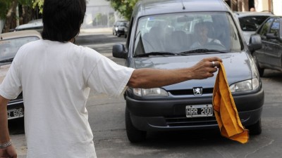La mafia de los trapitos recauda 12 millones de pesos al mes en Capital