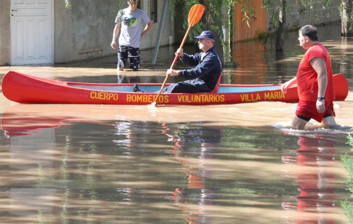 La inundación se agravó durante la noche en Villa María y Villa Nueva