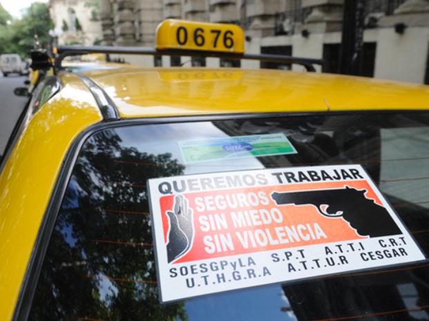Más seguridad. El reclamo fue unánime ayer entre toda la familia taxista tras la muerte de un compañero.