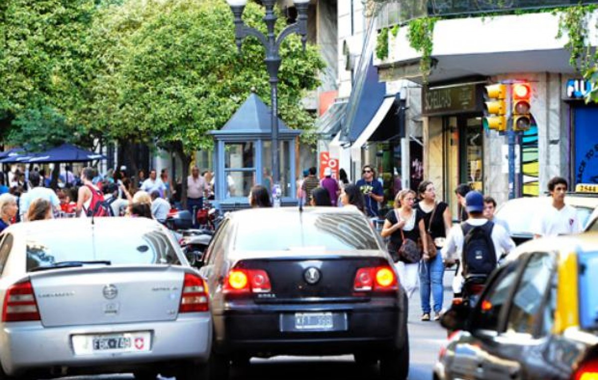 En Rosario, los taxistas no quieren pagar las multas de tránsito con dinero