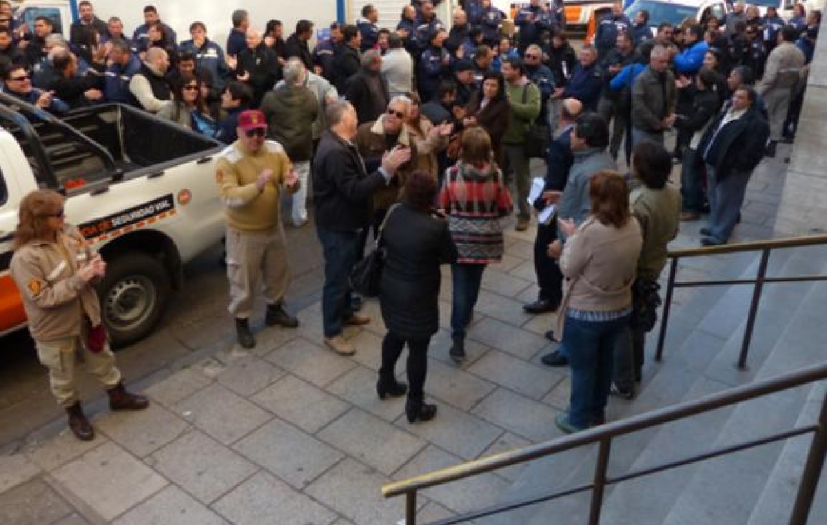 Capacitan a municipales rosarinos para resistir y repeler sin violencia situaciones conflictivas