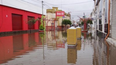 Bell Ville: pese a la bajante del río, quedan vastos sectores inundados