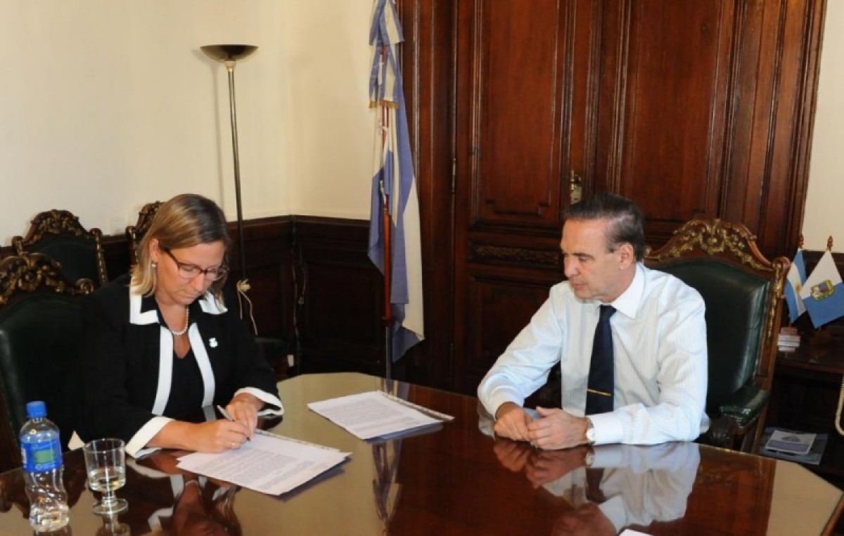 Bariloche firmó convenios con Vialidad Nacional para la pavimentación de 75 cuadras