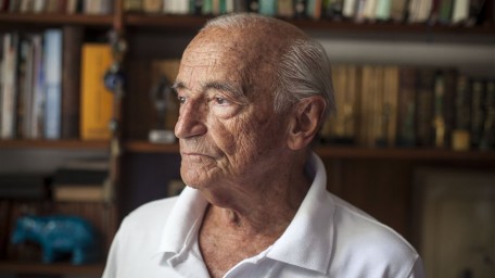 Aldo Ferrer: “No hay que pasar la gorra afuera, sino traer el dinero de adentro”