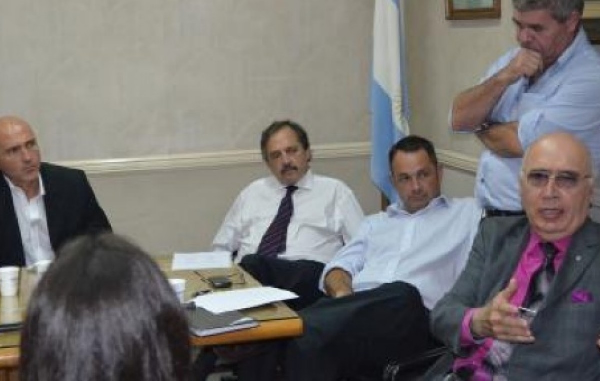 Intendentes y legisladores radicales ratificaron su oposición a la Policía Local