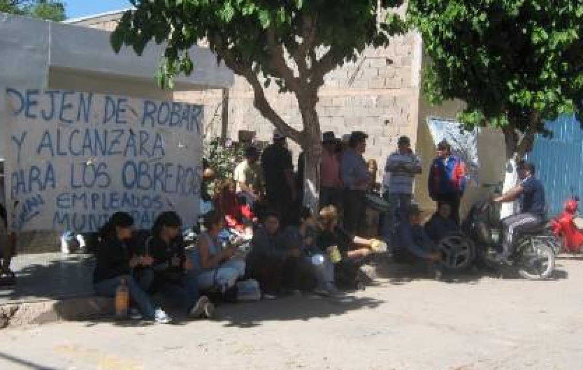 Tinogasta: denuncian descuentos indebidos