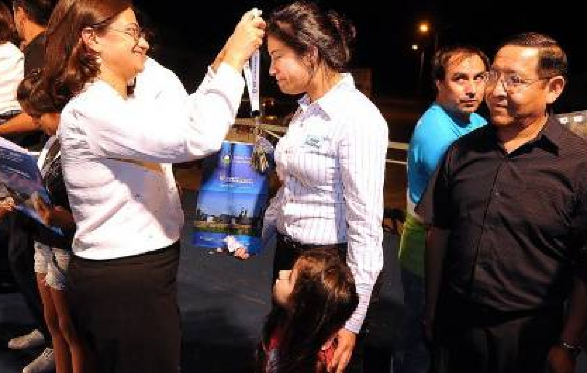 Gobernadora de Catamarca entregó 30 viviendas en Chumbicha