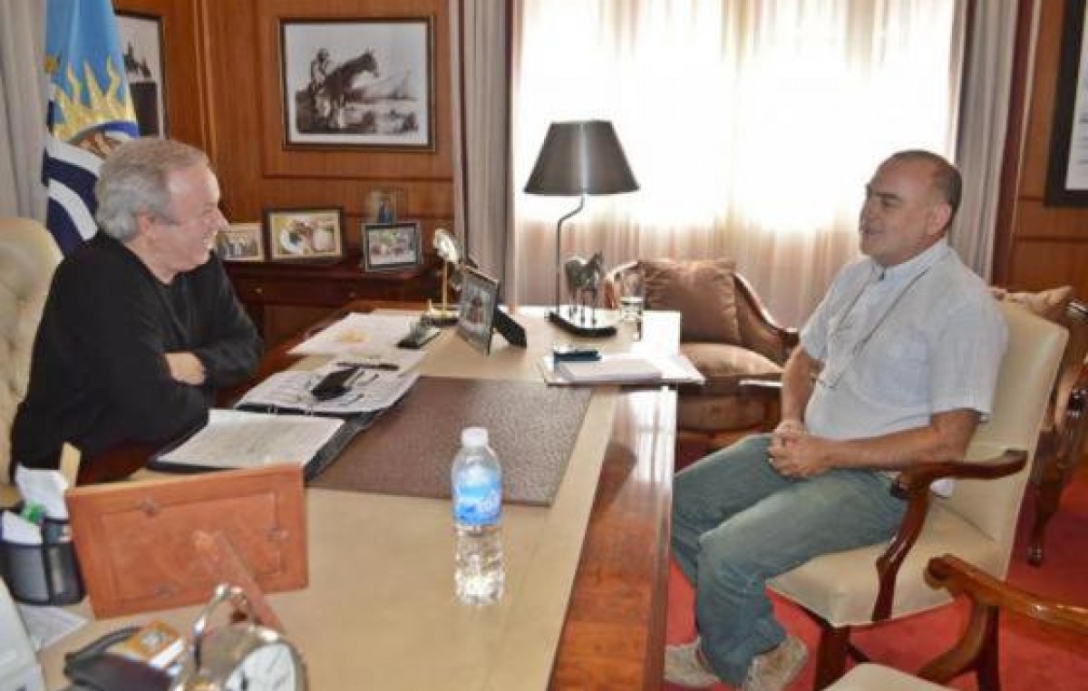 Santa Cruz : “no hay fecha, ni está en la agenda” una reunión con intendentes