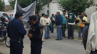 Los empleados municipales de Cerrillos tomaron el edificio comunal