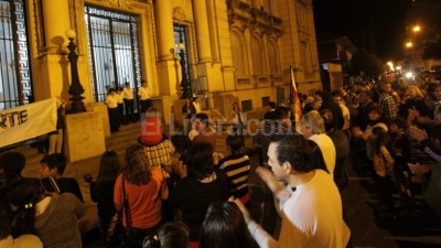 Vecinos de la localidad de Recreo marcharon hasta el Ministerio de Seguridad de Santa Fe
