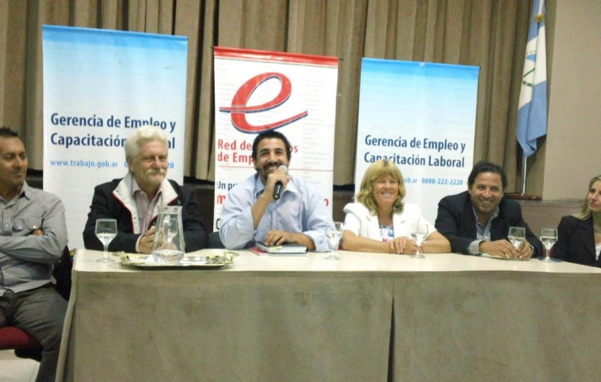 Promueven políticas públicas de empleo en municipios de Neuquén
