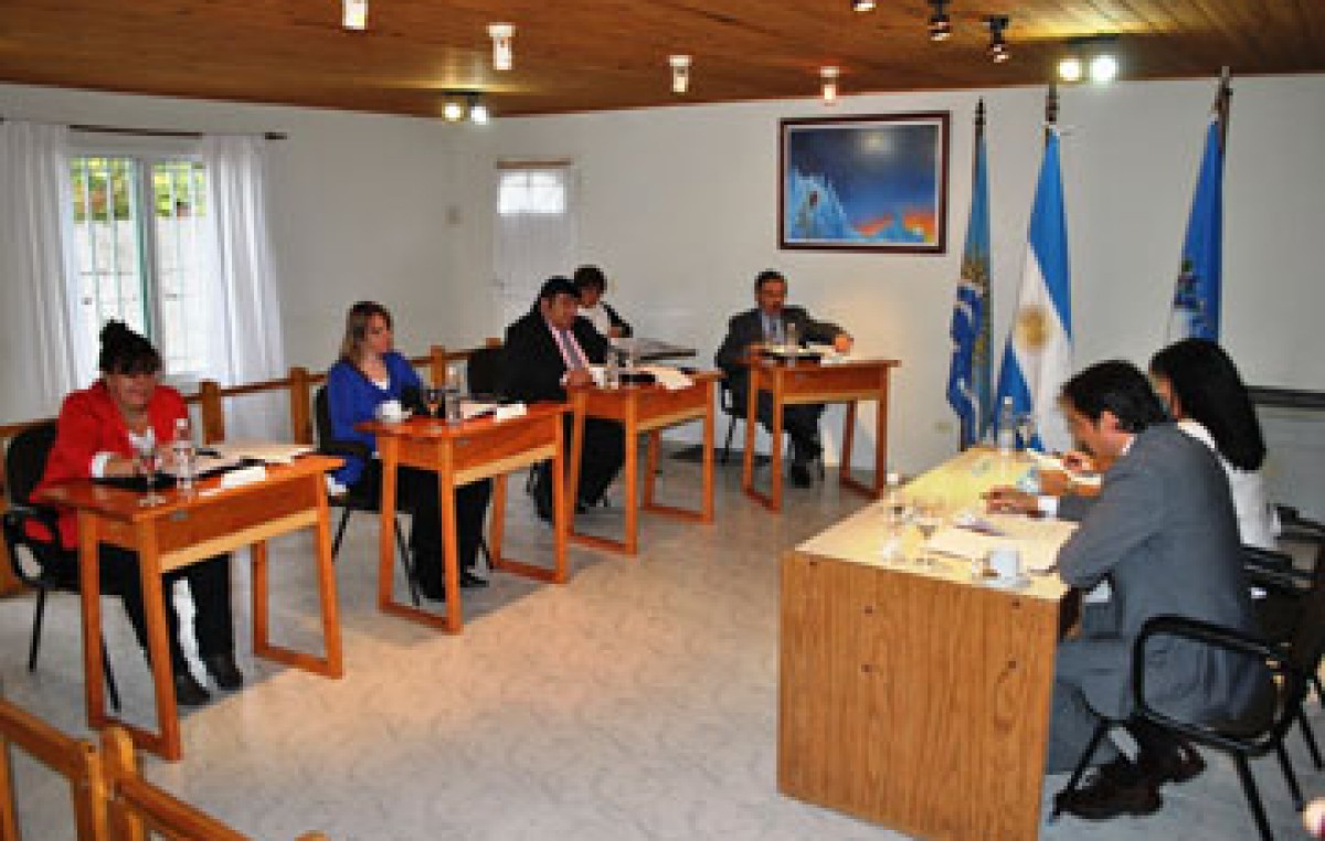 El Calafate: Compra de tierras para destinarlas al PROCREAR y aumento a municipales