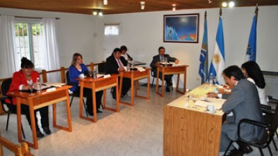 El Calafate: Compra de tierras para destinarlas al PROCREAR y aumento a municipales