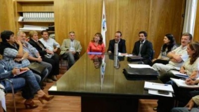 Paraná ofertó una suba salarial del 27,6% sobre el haber básico