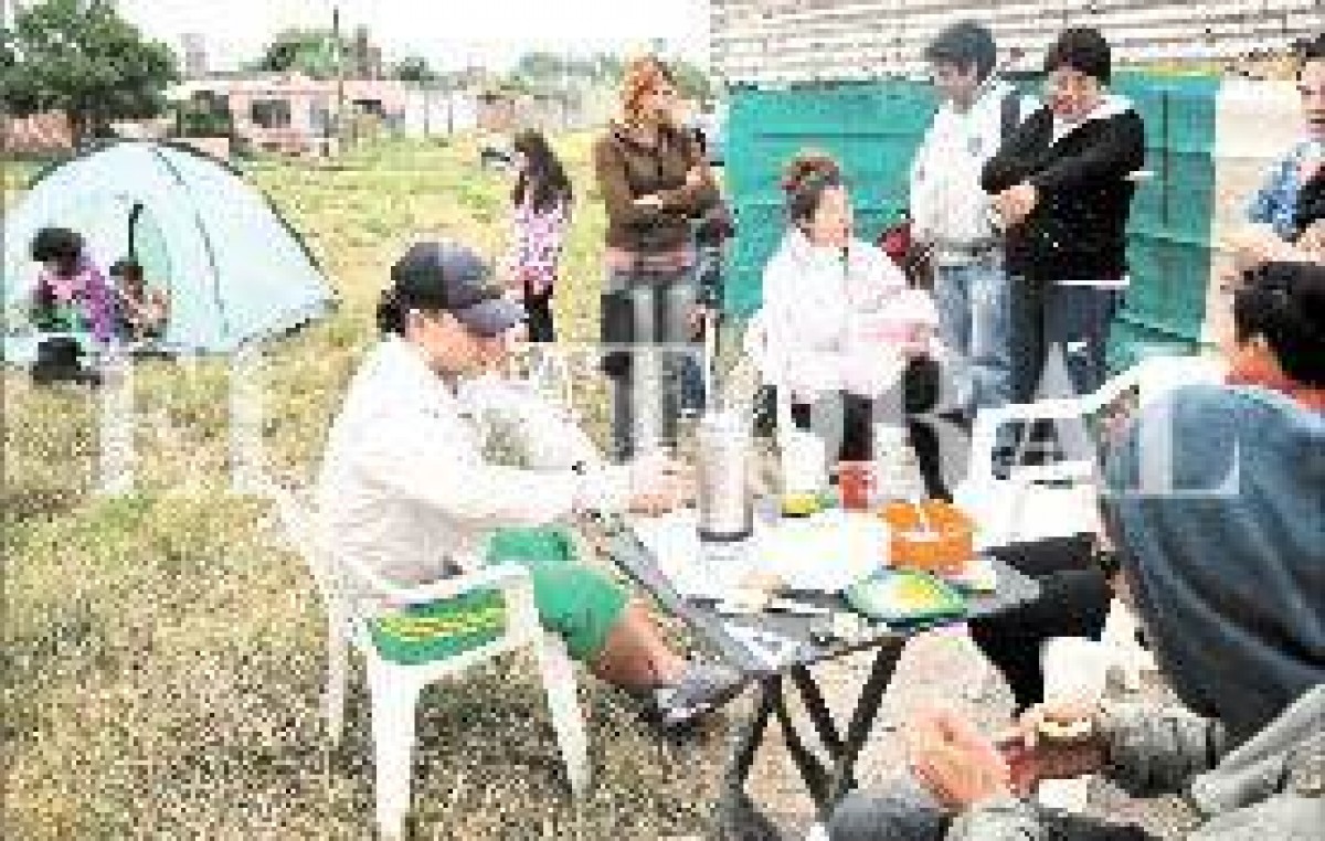 En Santa Fe, unas 40 familias quieren edificar en una plaza que ya tomaron