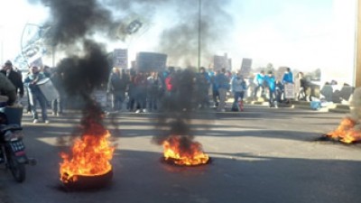 Tucumán: Empleados Municipales cortan el puente Lucas Córdoba
