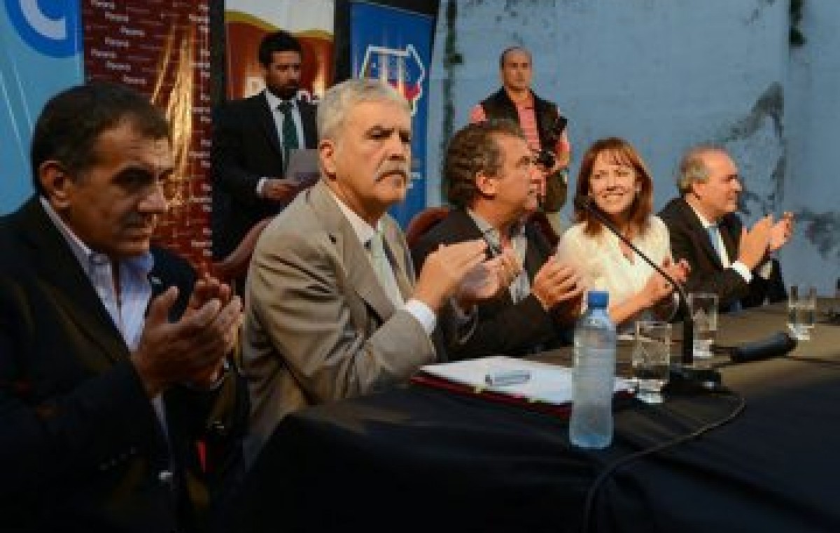 De Vido anunció inversión de más de 150 millones de pesos en repavimentación de calles en Paraná