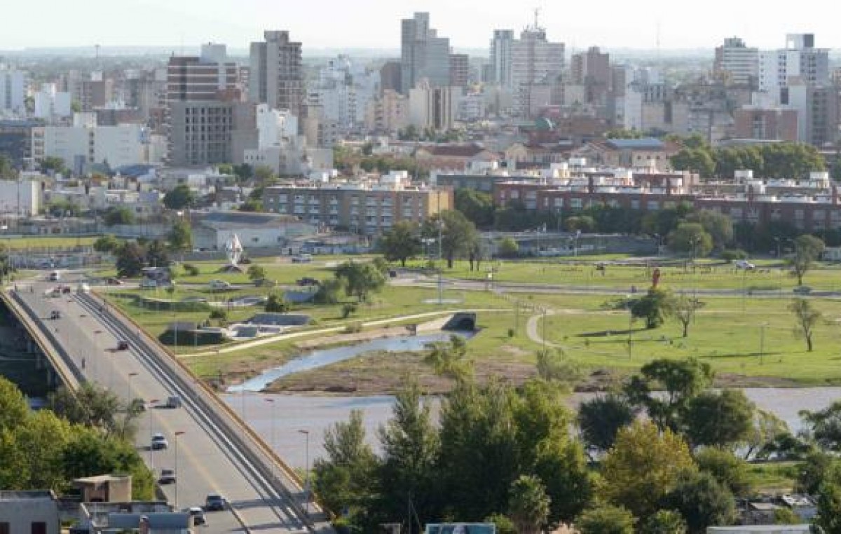 Río Cuarto vierte millones de litros de líquido cloacal al río