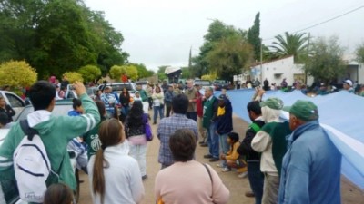 En Las Lajitas, tras 18 día de paro, se agudiza el conflicto