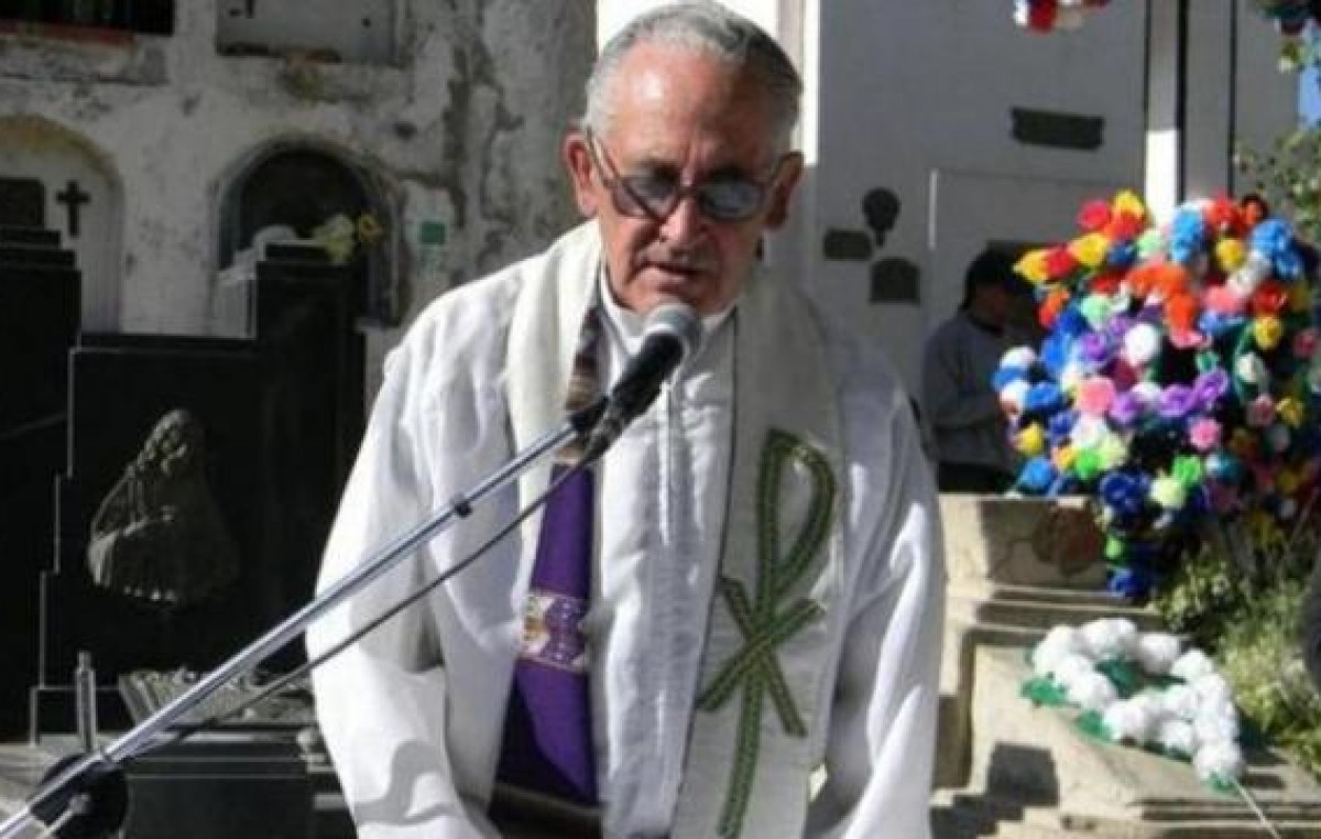 «El pueblo está muerto de hambre y los concejales muertos de risa»