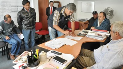 Acuerdan 32 por ciento de aumento para municipales de Rawson
