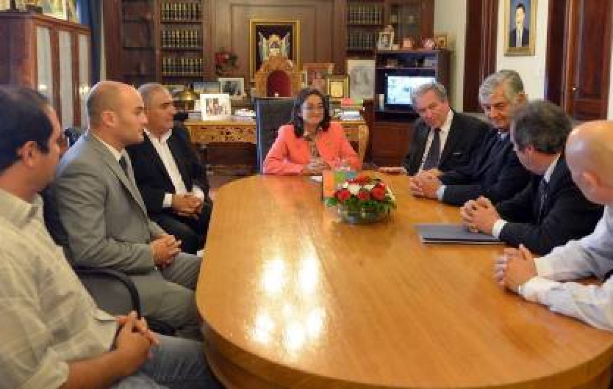 Firmaron el contrato para la obra de cloacas en Las Chacras