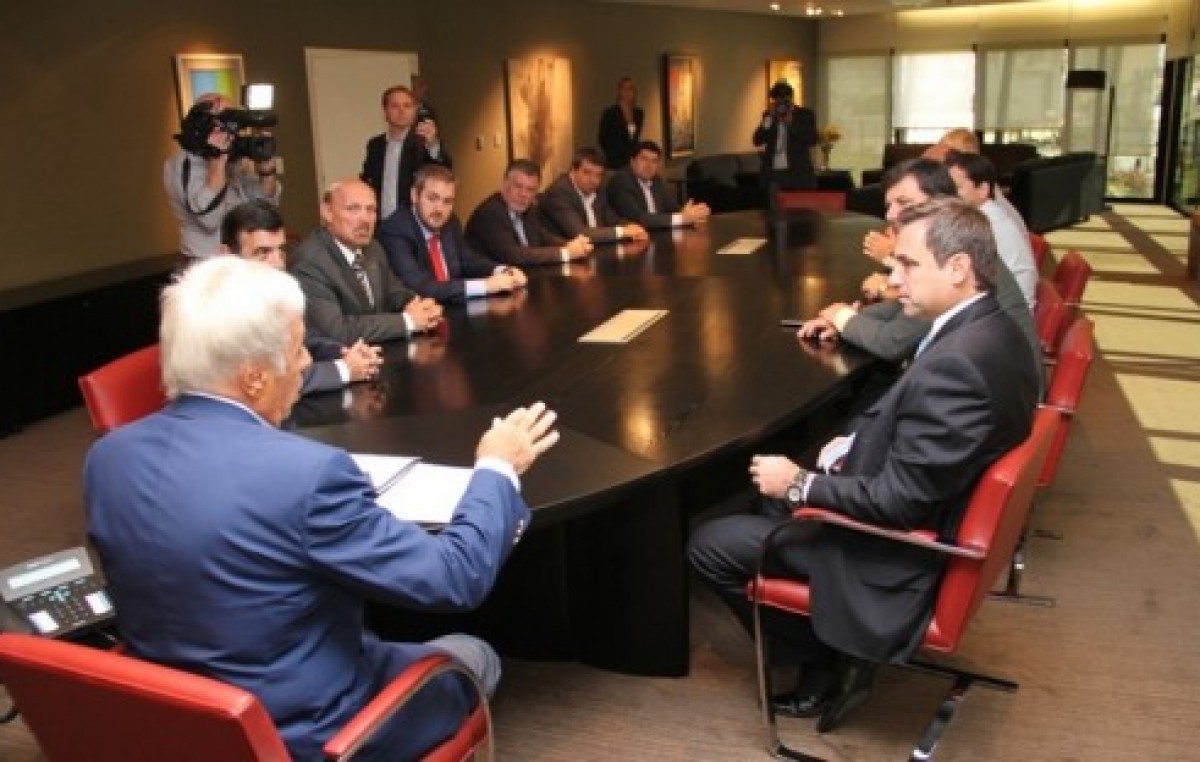 De la Sota abonó ayer escenario “dialoguista” con intendentes UCR