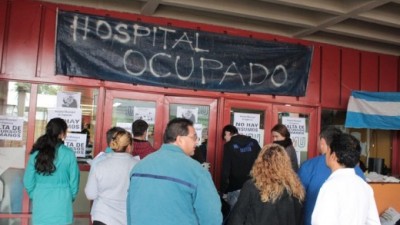 Córdoba: Sigue ocupado el Hospital de Urgencias y la Provincia dio de baja 400 contratos