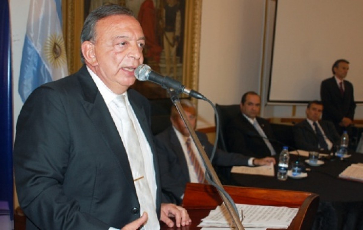 Alcalde massista propone cobrar plus a gente de otras ciudades que se atiendan en su distrito