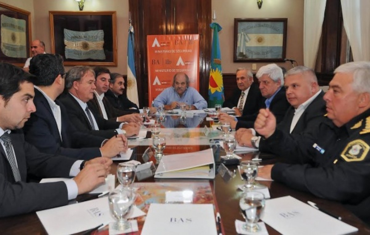 Intendentes massistas plantaron a Granados en reunión por las Patrullas Comunitarias