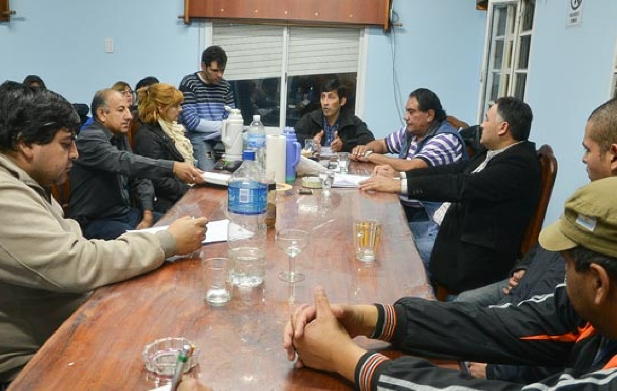 Los municipales de Caleta Olivia mantienen medida de fuerza y pidieron sesión extraordinaria