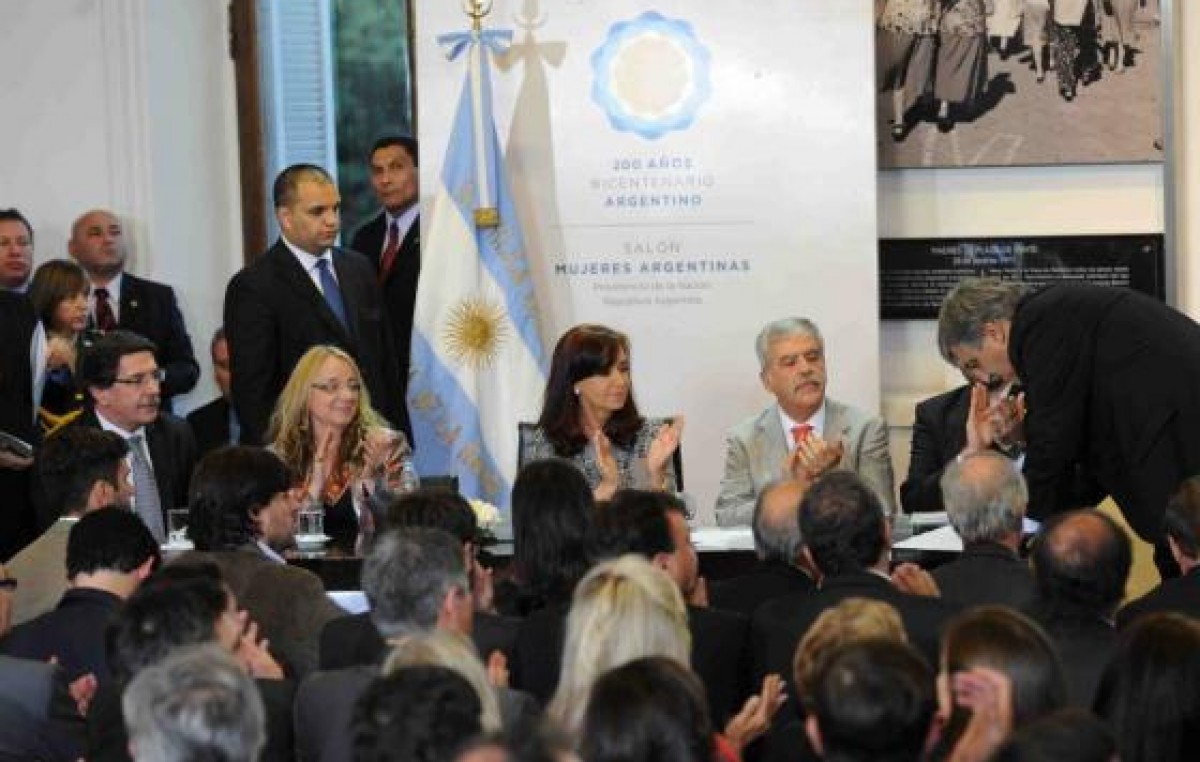 Intendentes santacruceños firmaron convenios por los centros de prevención